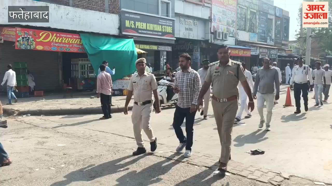 Municipal Council's anti-encroachment drive in Fatehabad's Hans Market; pushcarts confiscated