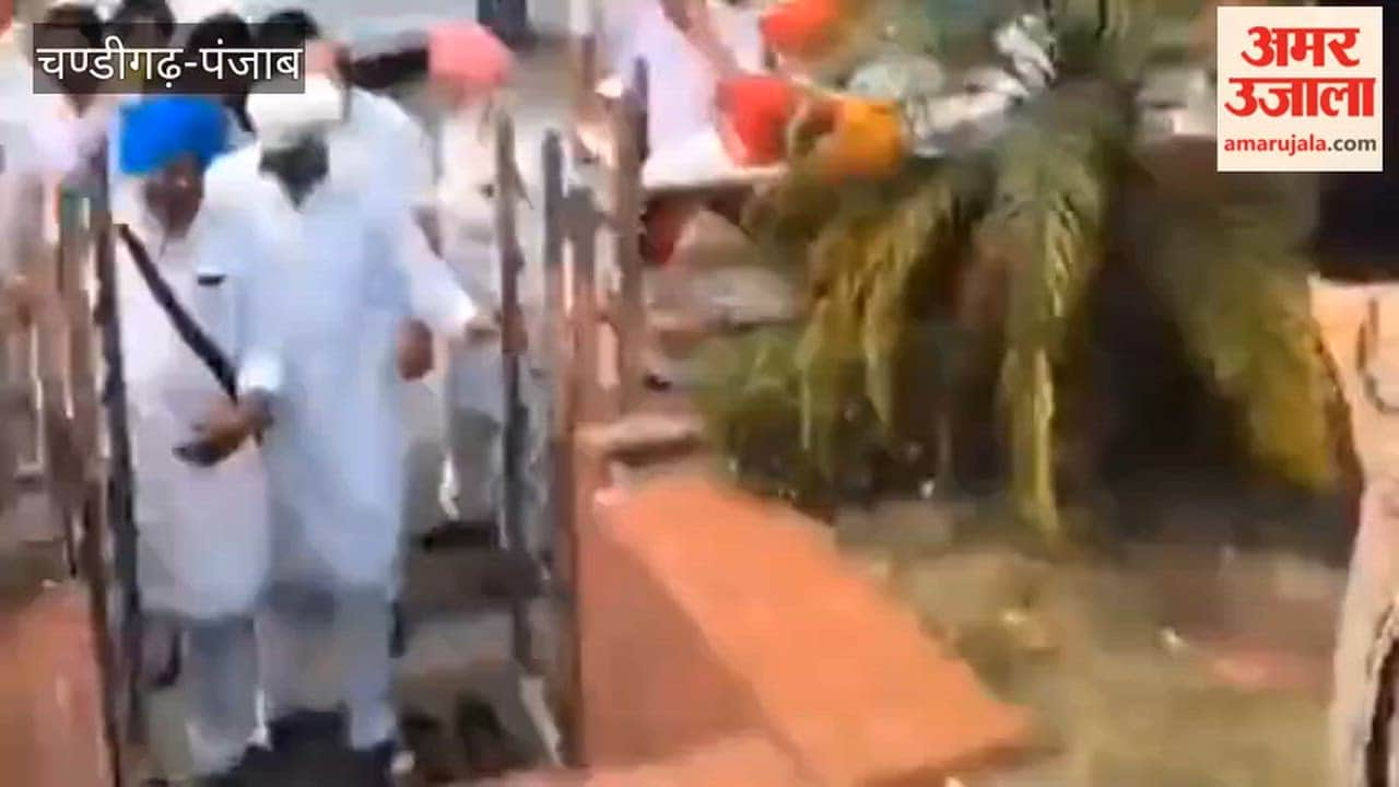Tribute was paid to Shaheed Udham Singh in Ferozepur by offering a floral garland at his statue.