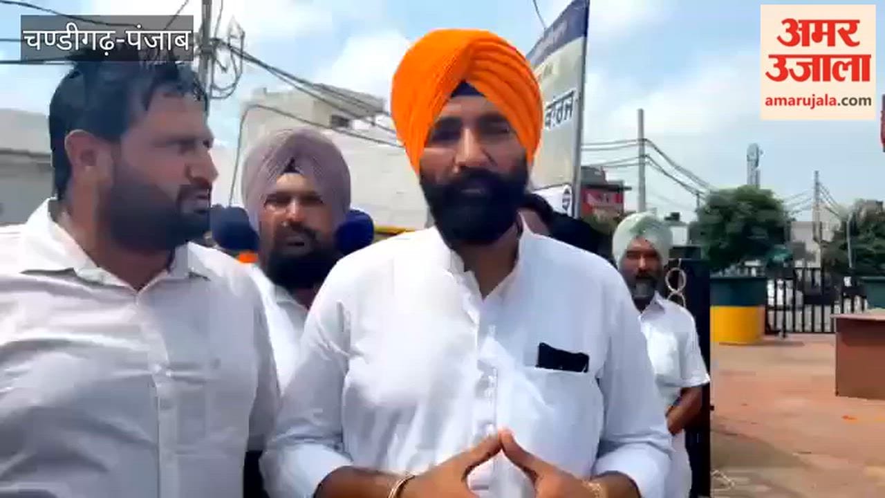 Tribute was paid to Shaheed Udham Singh in Ferozepur by offering a floral garland at his statue
