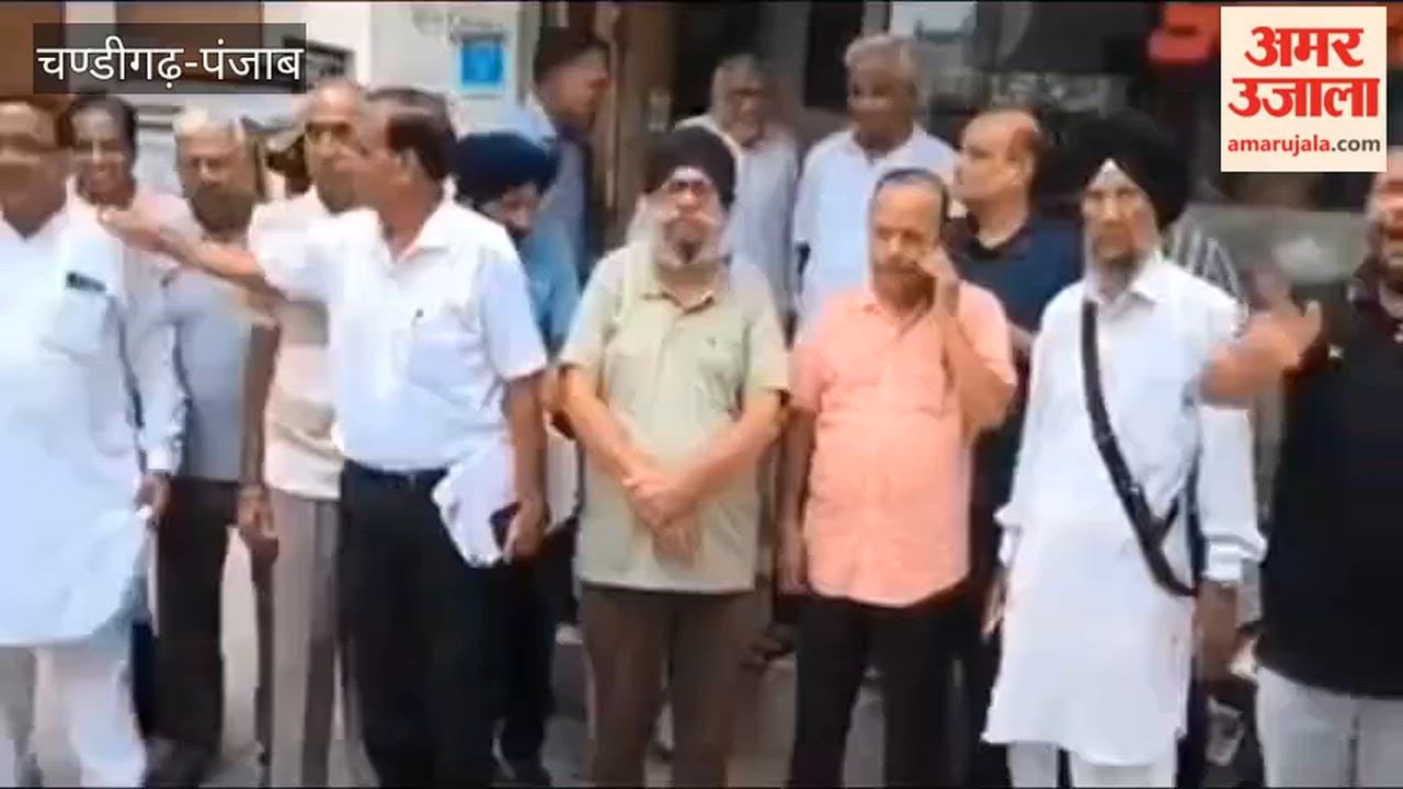 Water supply cut off in Ferozepur's Vikas Colony; residents raised slogans against the Punjab government.