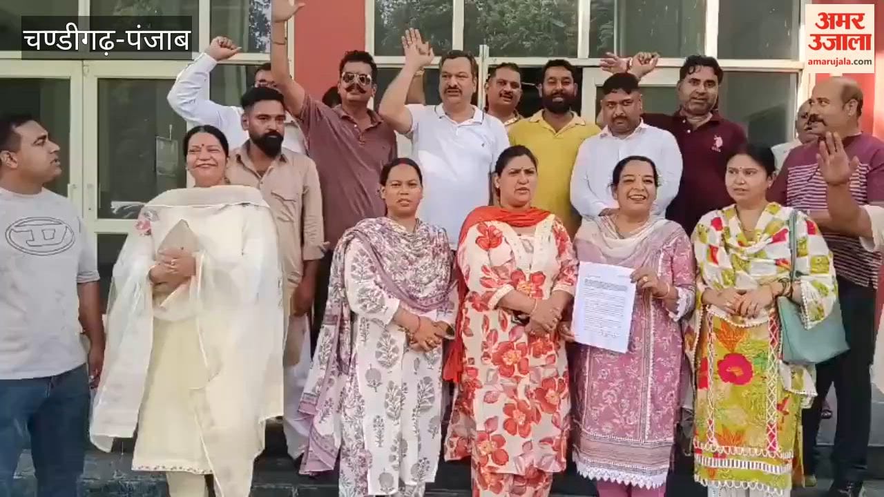Ten BJP and Congress councilors staged a protest outside the DC office in Sujanpur after not being administered the oath of office.