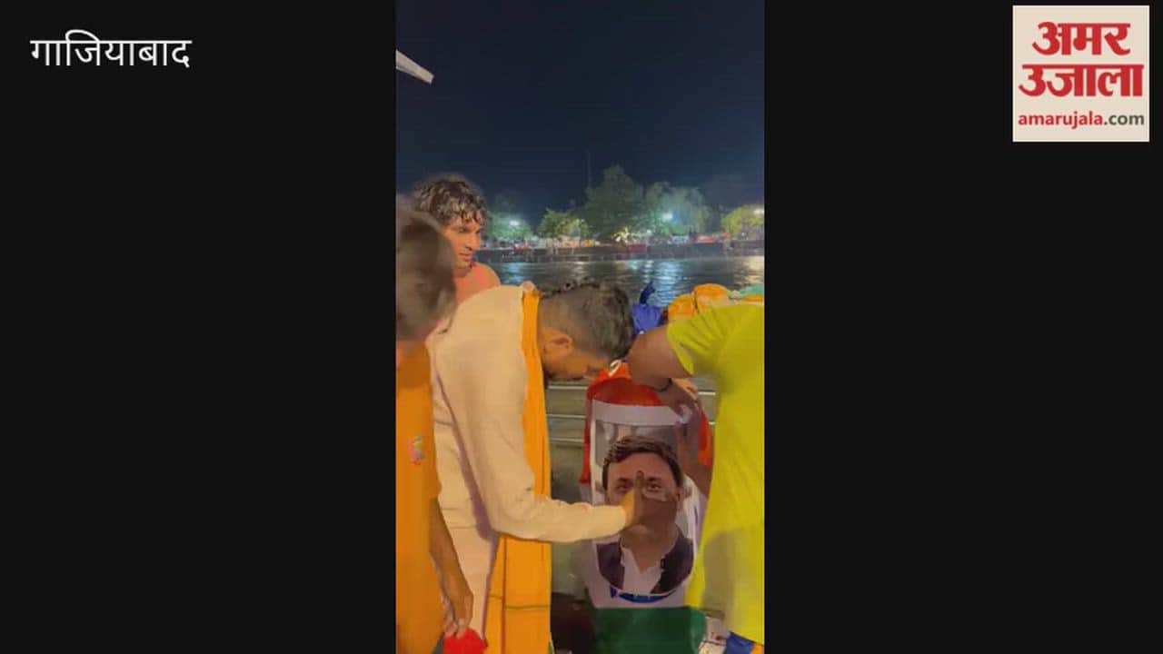 Akhilesh becomes CM of UP Bobby reaches Ghaziabad carrying a kanwar containing 201 liters of Gangajal
