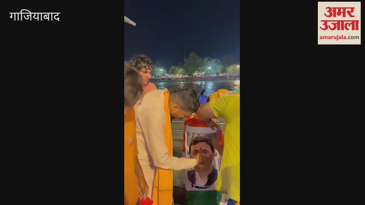 Akhilesh becomes CM of UP Bobby reaches Ghaziabad carrying a kanwar containing 201 liters of Gangajal