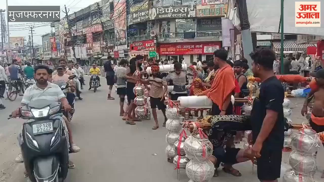 Muzaffarnagar: Grandsons Carry Grandmother in Kanwar, Draw Attention at Muzaffarnagar Shiv Chowk