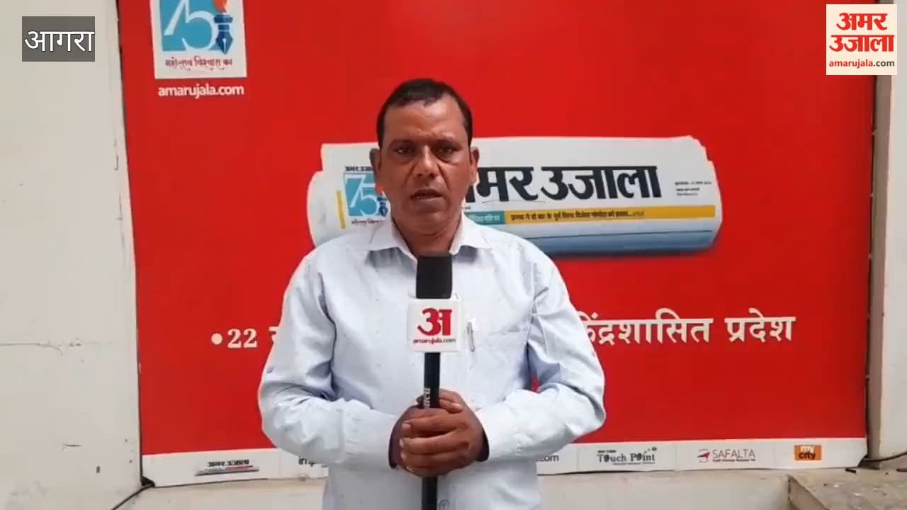 Hindu Mahasabha performed Aarti in front of Taj model at Cantt Station