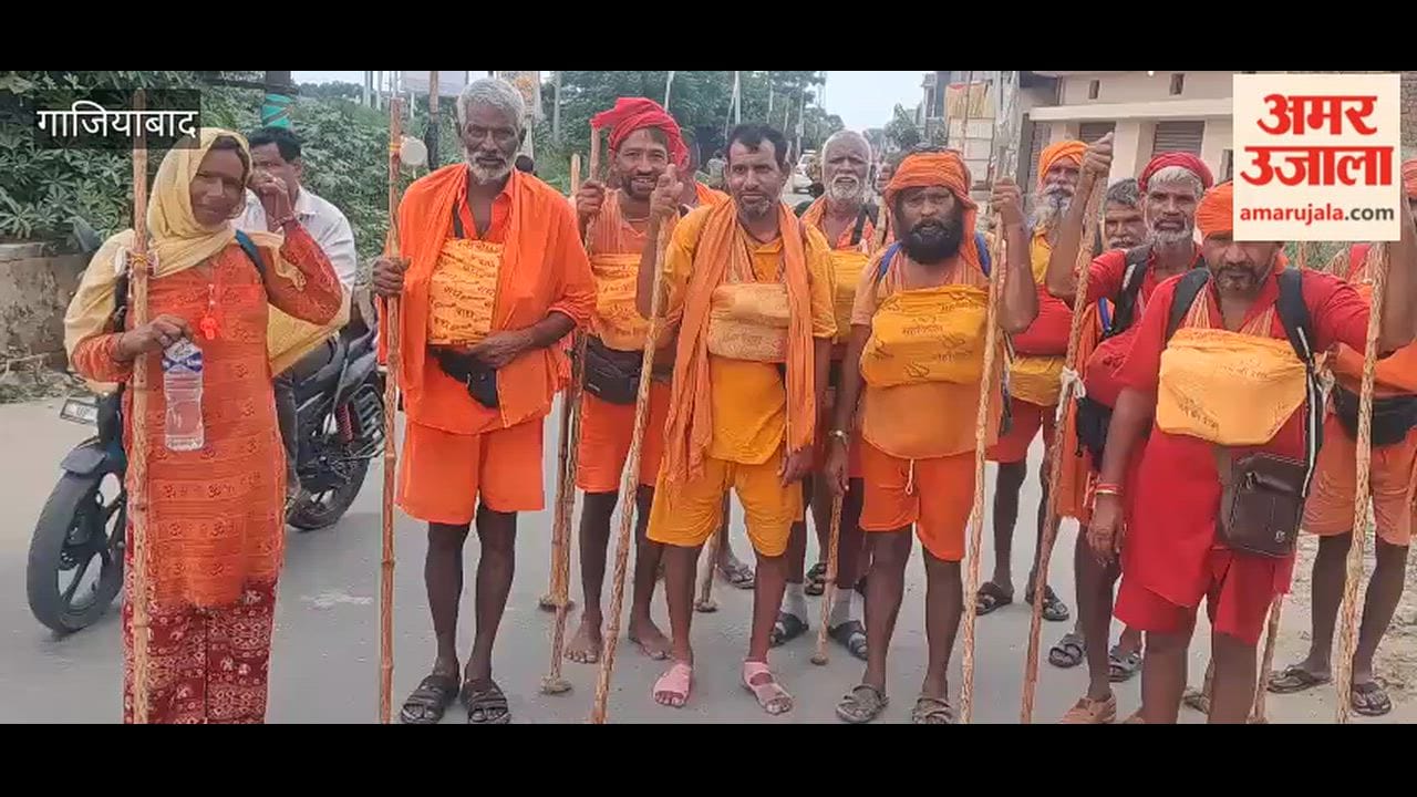 group of Kanwariyas entered pipeline route in Muradnagar