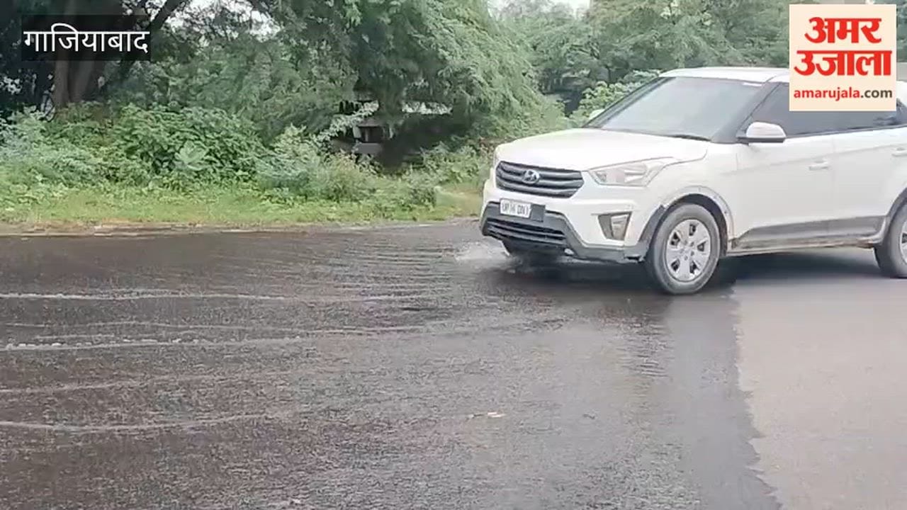 Drinking water flowing beneath the Hindon railway bridge for two days thousands of liters wasted Video