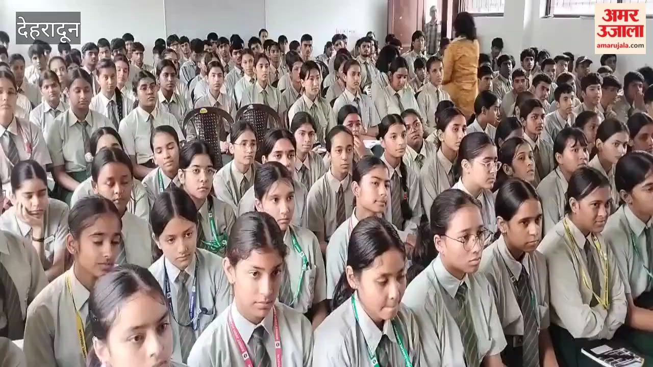 Dehradun:Amar Ujala Foundation's 'Police School' teaches students traffic safety rules