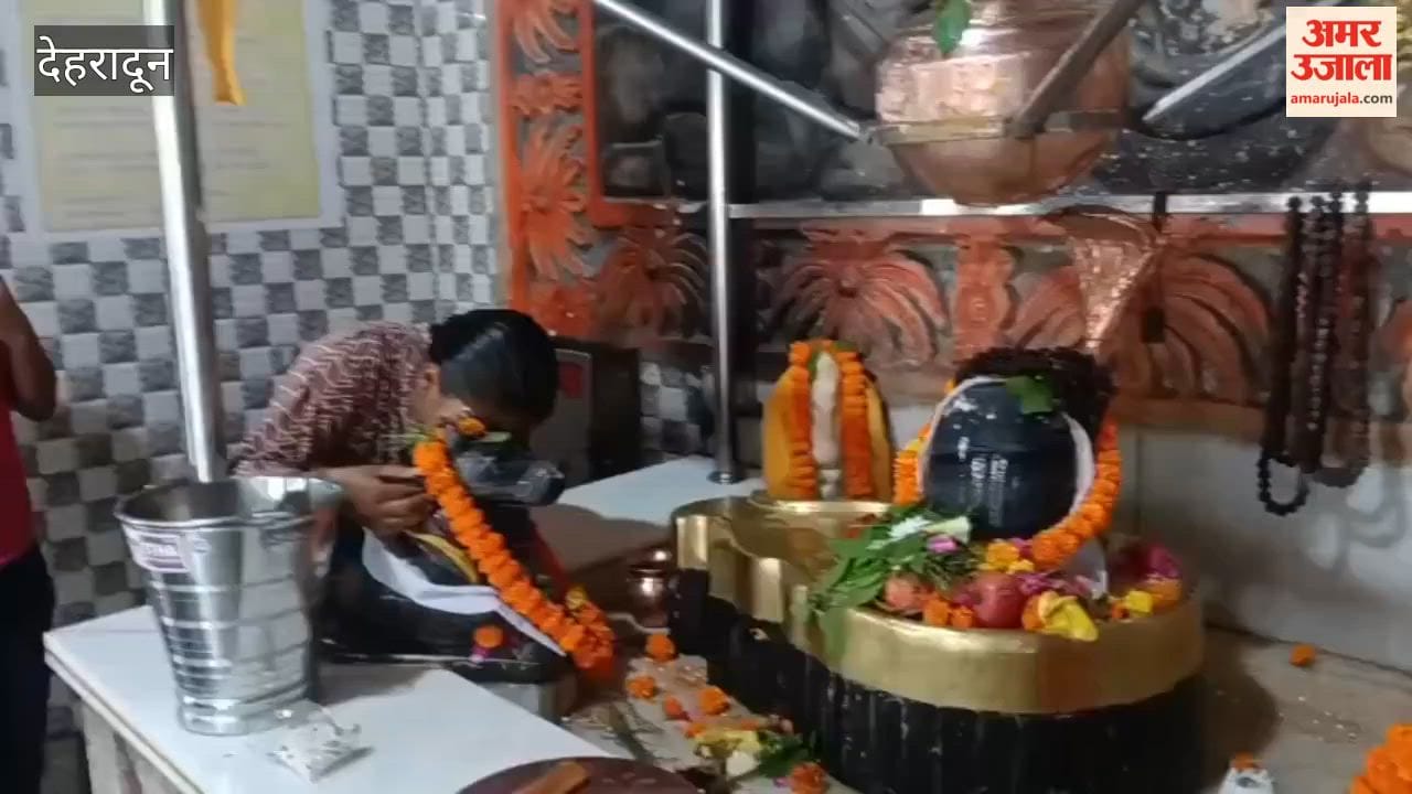 Dehradun: Devotees immersed in devotion to Lord Shiva; *Jalabhishek* performed at Araghar Panchayati Temple