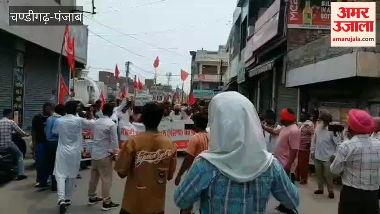 Sanitation workers in Zira held a rally to press for their demands.