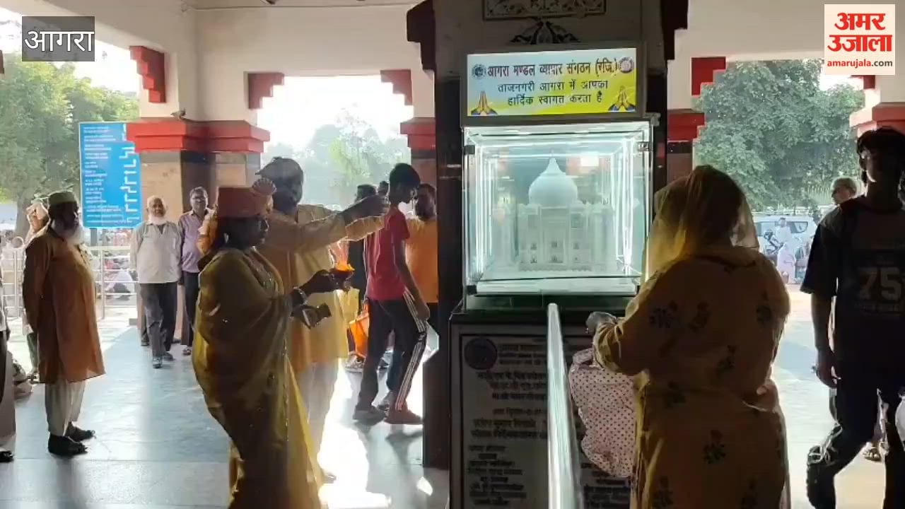 Hindu Mahasabha Performs Rituals Before Taj Mahal Model Calls It Tejo Mahalaya