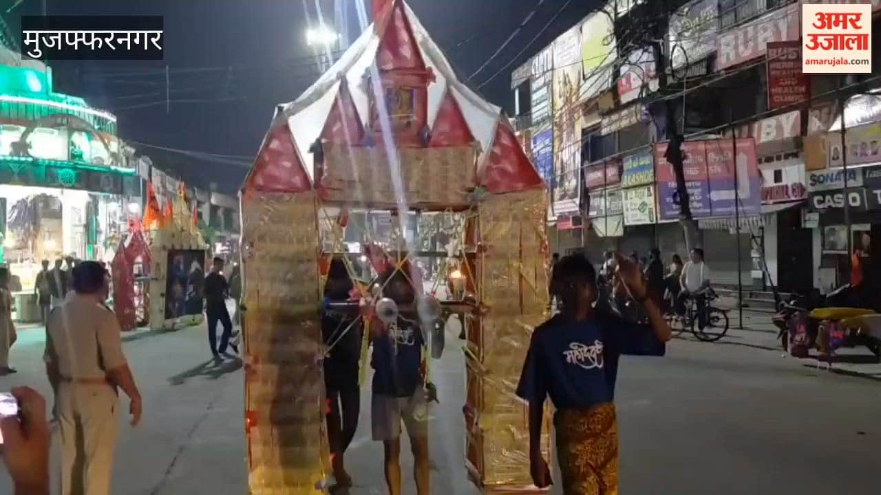 Muzaffarnagar: Currency Note-Decorated Kanwar Draws Huge Crowd at Shiv Chowk in Muzaffarnagar