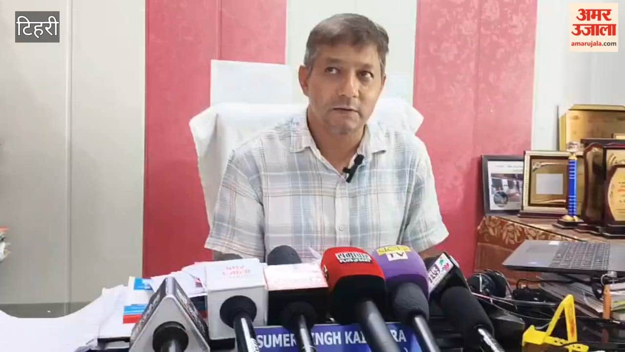 Tehri:Jan Sangharsh Morcha launches protest against the education system in Ghansali; stages sit-in and demonstration at the BEO office