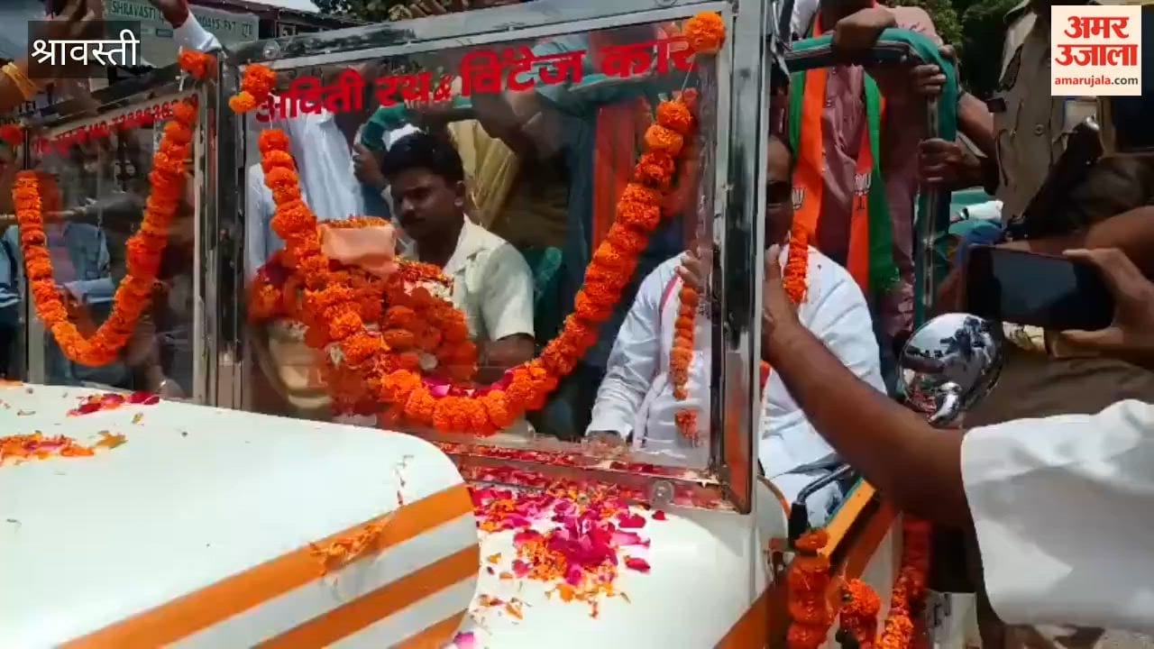 श्रावस्ती में संत रविदास जयंती पर निकाली गई कलश यात्रा, विधायक ने सिर पर कलश रखकर निकाला जुलूस