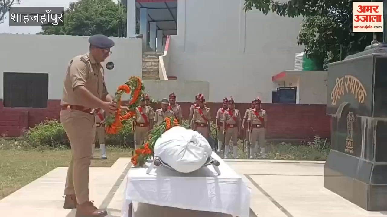 Sub-Inspector Rajendra Singh bid a final farewell with state honors in Shahjahanpur