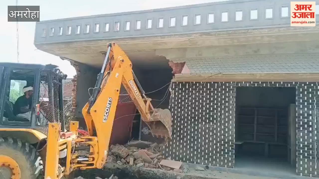 Bulldozers razed 12 houses built on canal land in Hasanpur