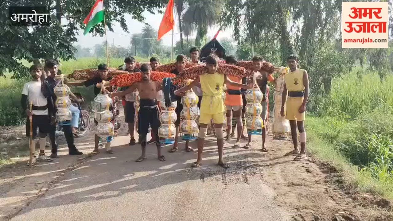 All the roads in the area began to resound with the presence of Kanwariyas