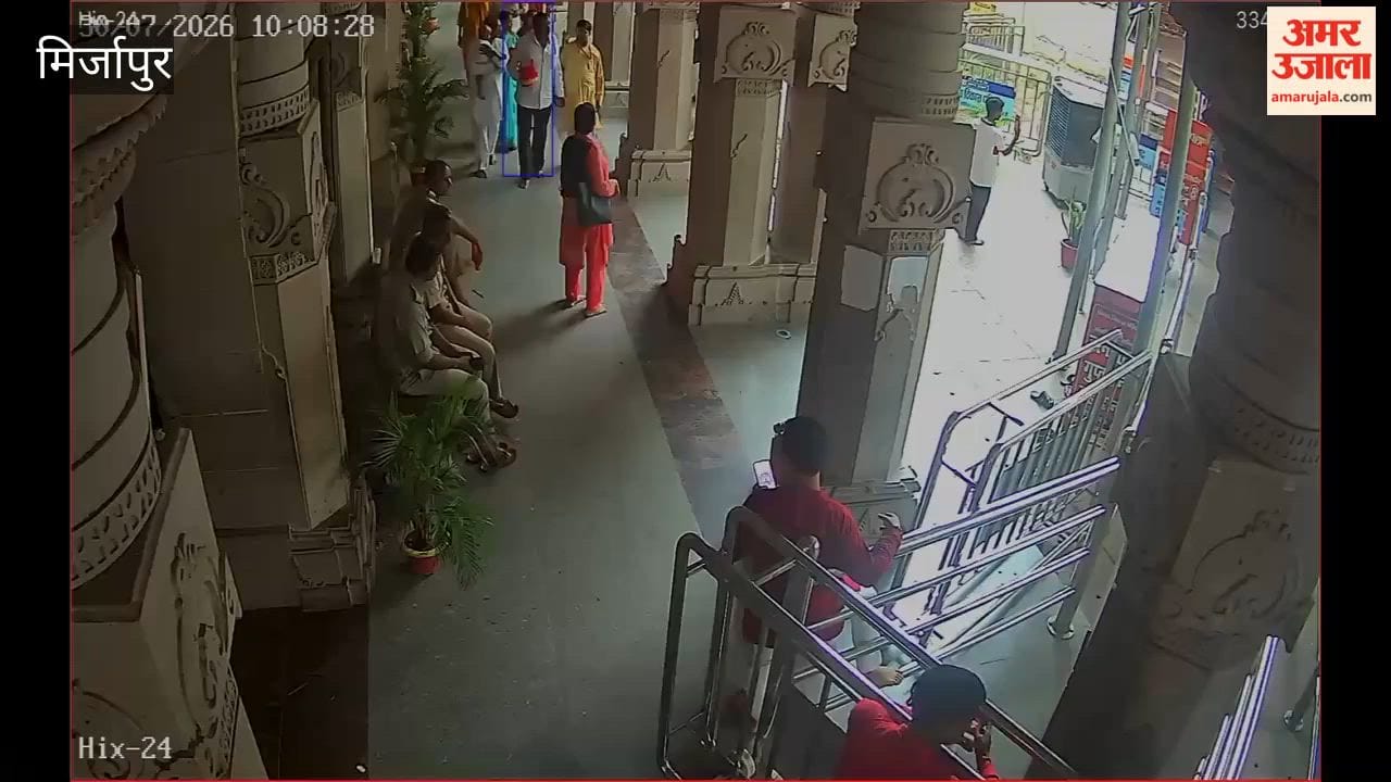Priests clash at Maa Vindhyavasini complex