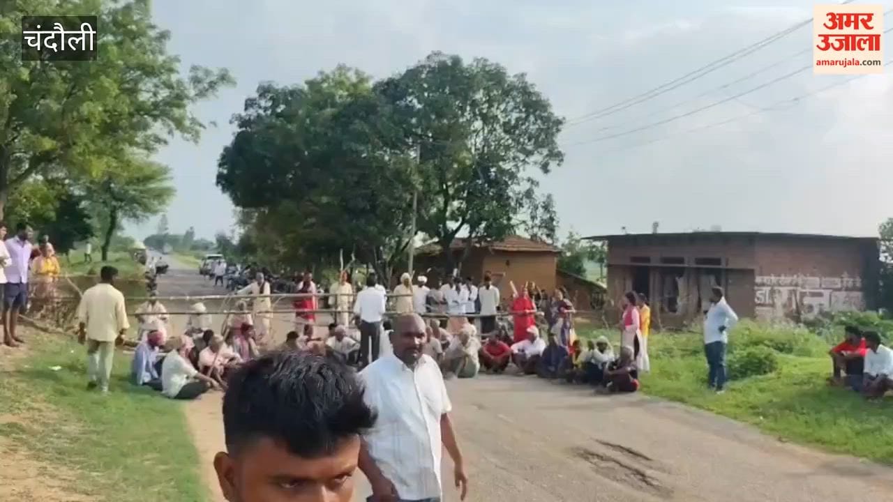 Farmers take to the streets over a land dispute; block road for four hours using bamboo poles