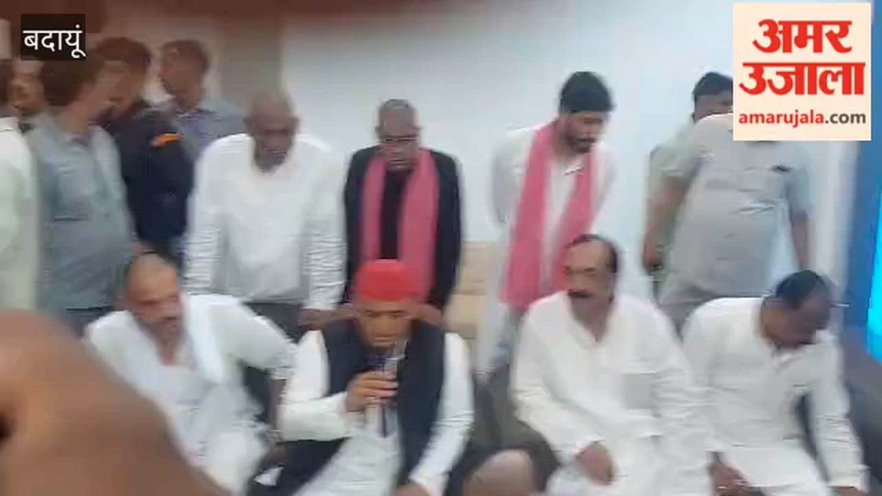 Akhilesh attacks BJP Asks whose orders lathi-charge on students