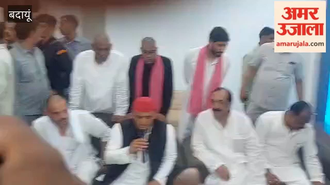 Akhilesh attacks BJP Asks whose orders lathi-charge on students