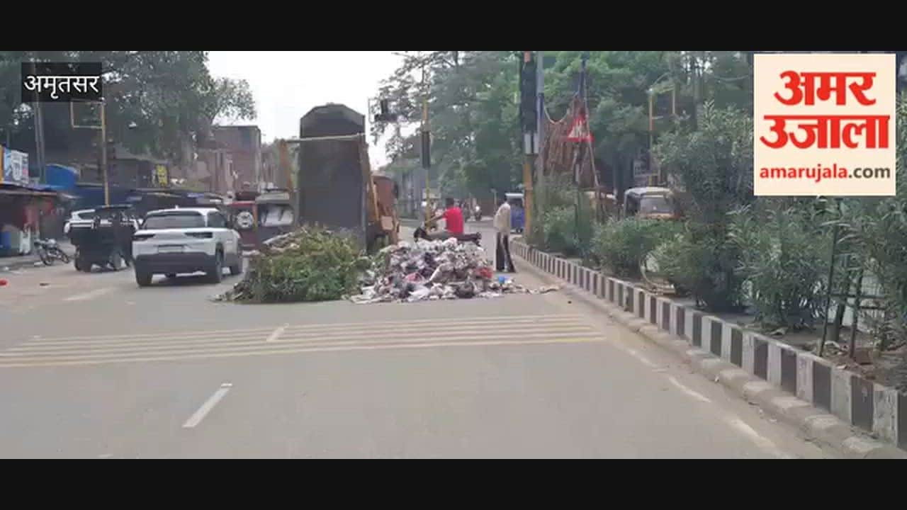Protests in support of sanitation workers intensify in Amritsar; outrage expressed by dumping garbage at intersections.