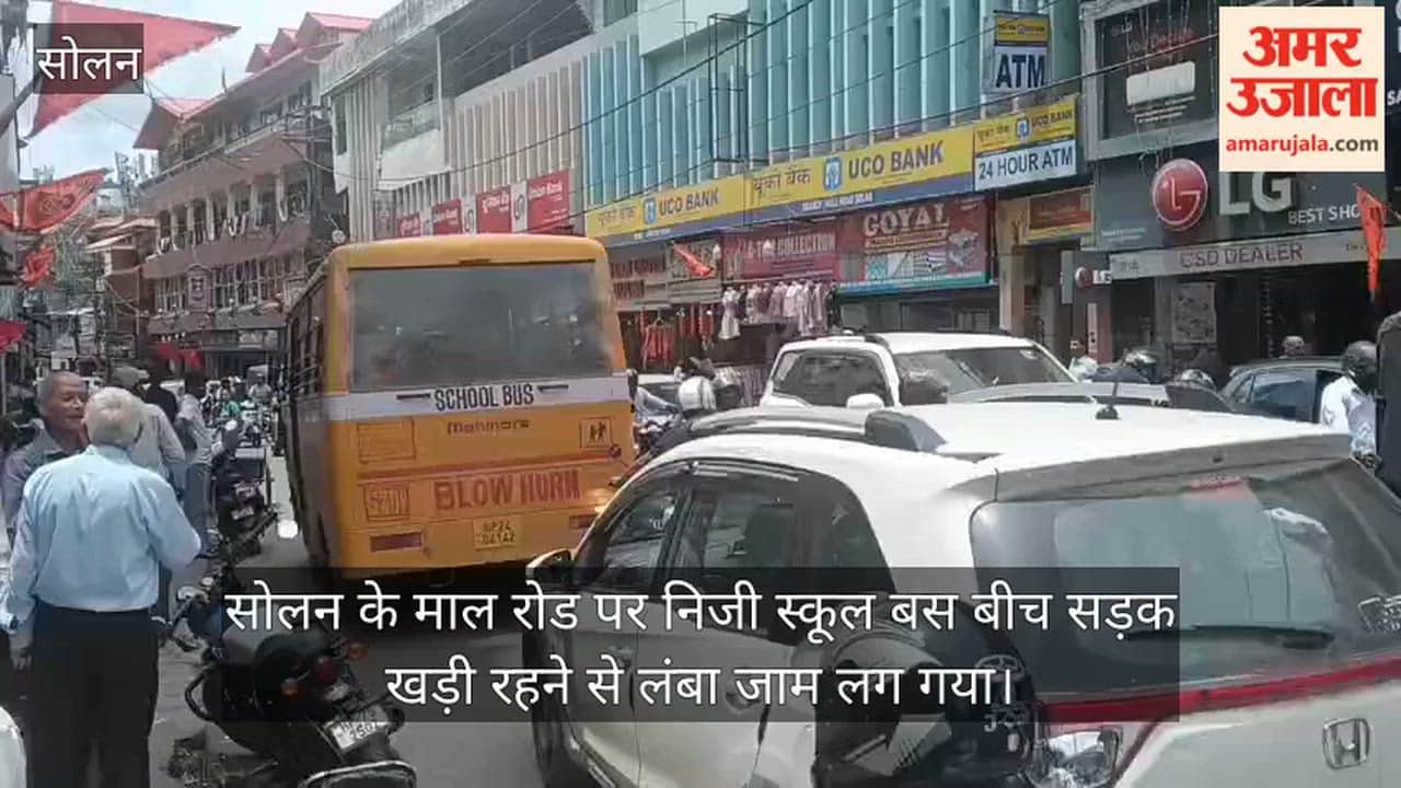 solan mall road traffic jam due to private school bus