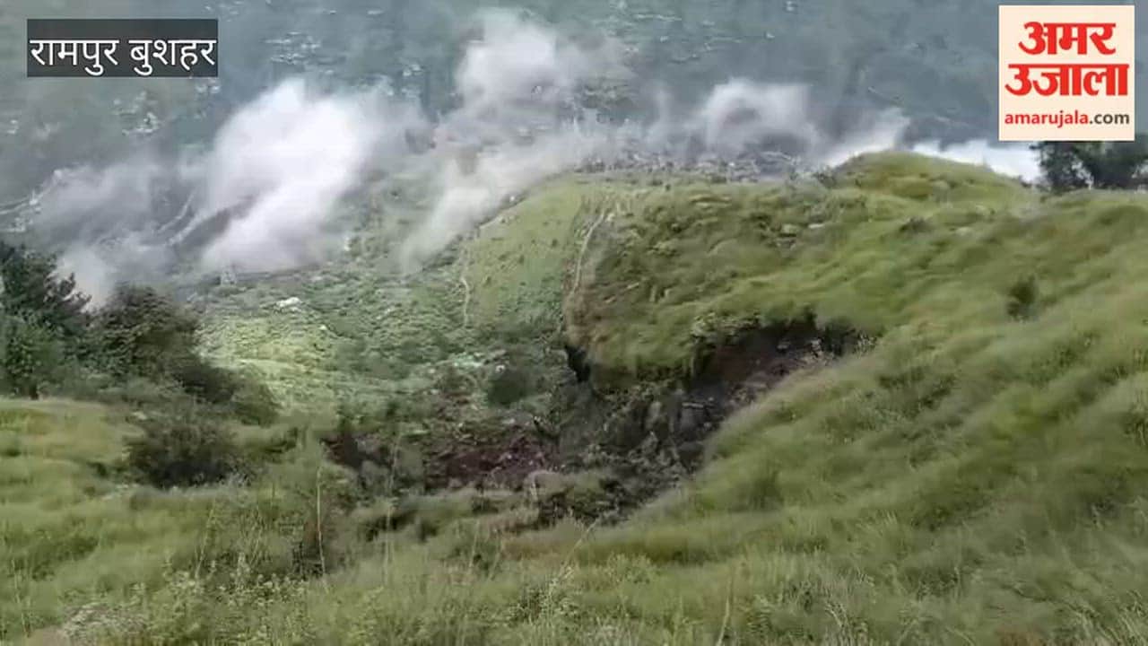 rampur sunda sanei road landslide bull killed pickup damaged