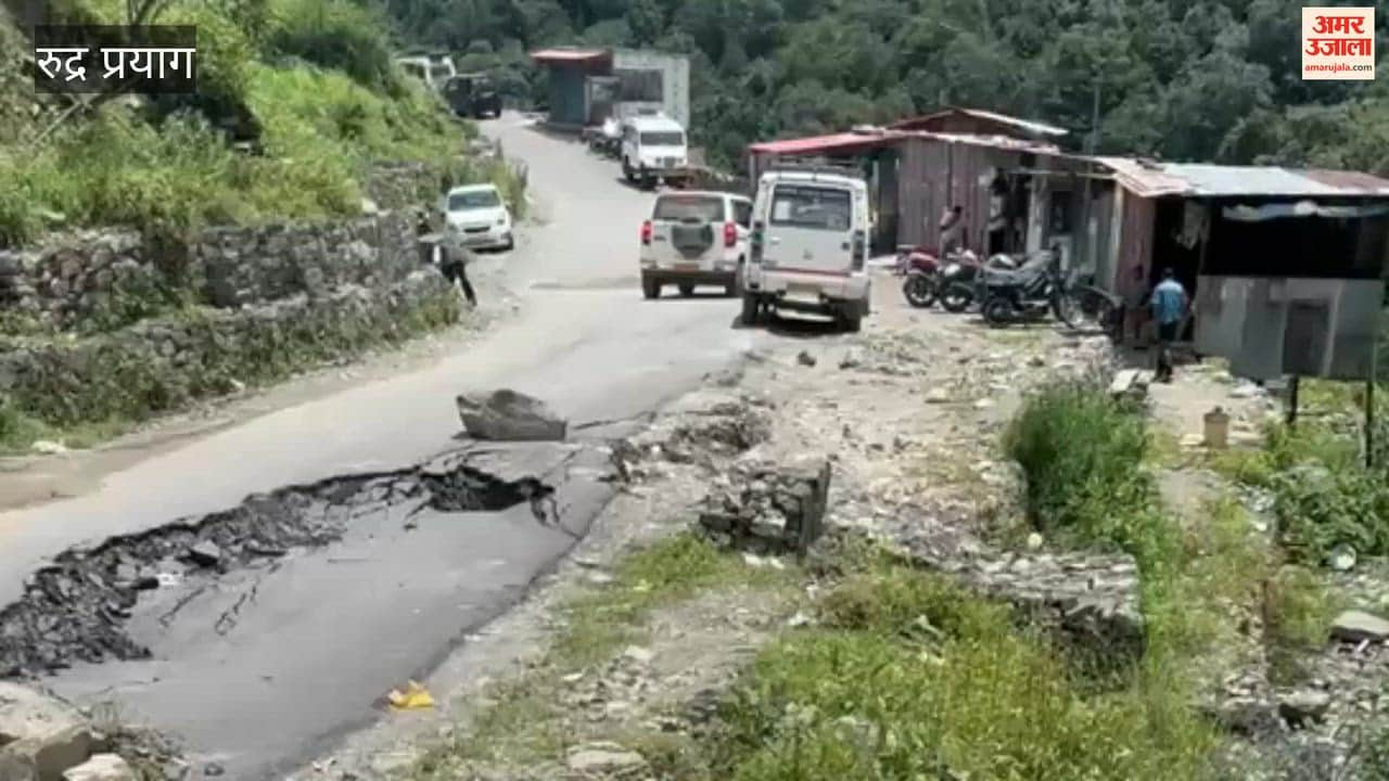 Rudraprayag:Ukhimath-Chopta road caves in due to rain; risk increases for a 25-meter stretch at Tala