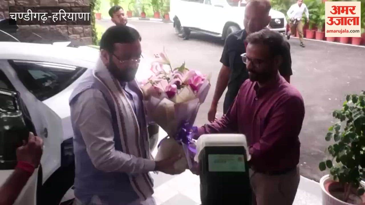 Chief Minister Nayab Singh Saini arrived at Haryana Lok Bhawan to meet Governor