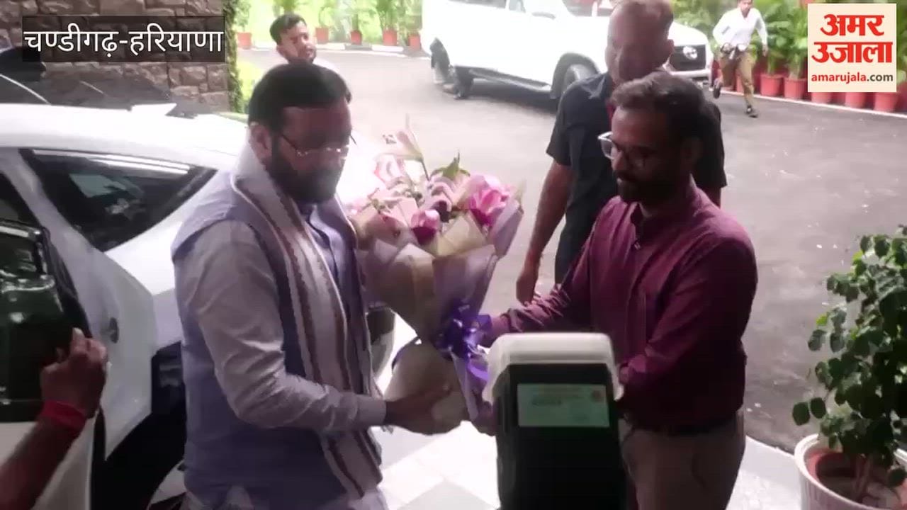 Chief Minister Nayab Singh Saini arrived at Haryana Lok Bhawan to meet Governor