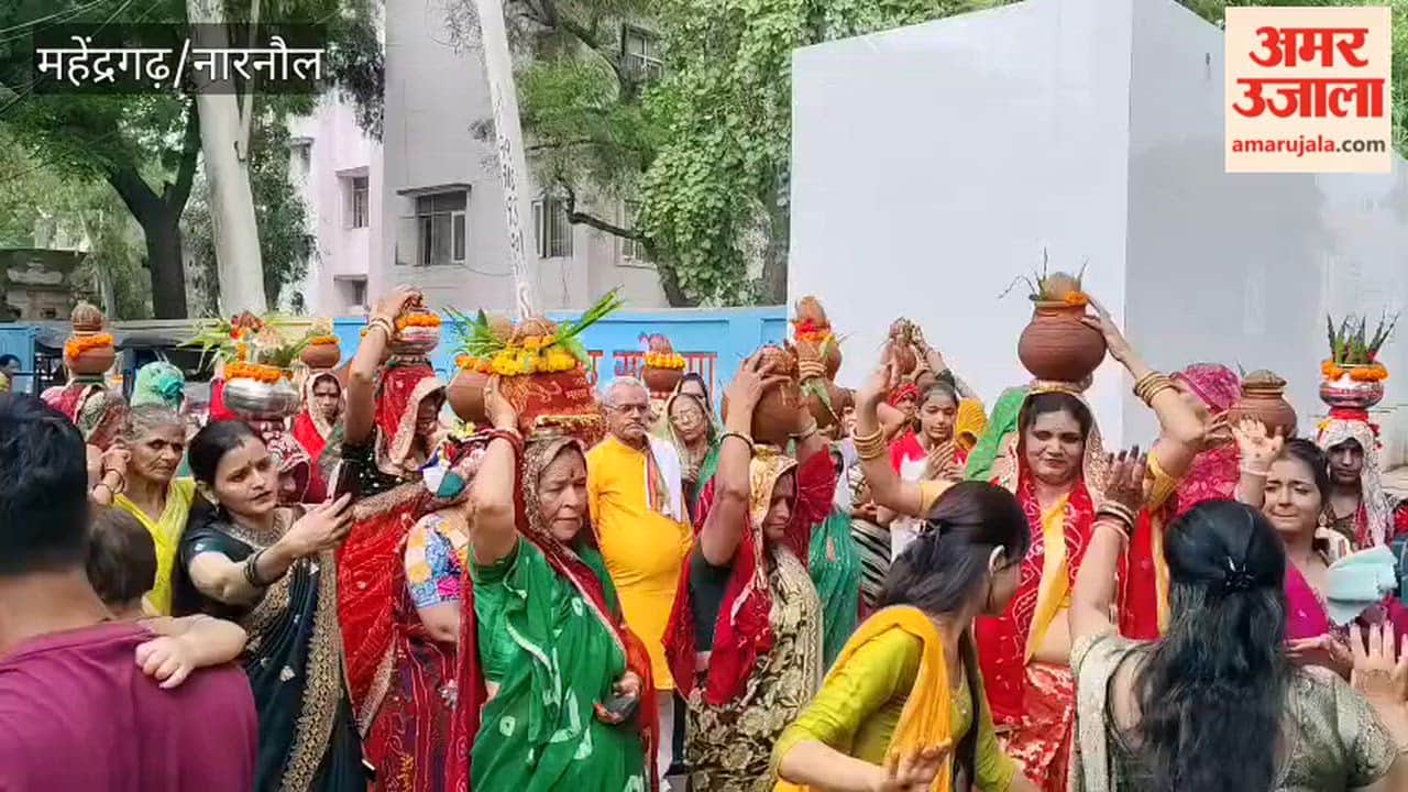 Narnaul: Consecration of the Trimurti at the Katla Mandi Shiva Temple on the first Monday of Sawan.