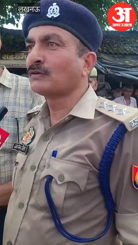 लखनऊ के कसमंडी कलां में विवादित ढांचे पर जल चढ़ाने को अड़े लाखन आर्मी के कार्यकर्ता गए वापस