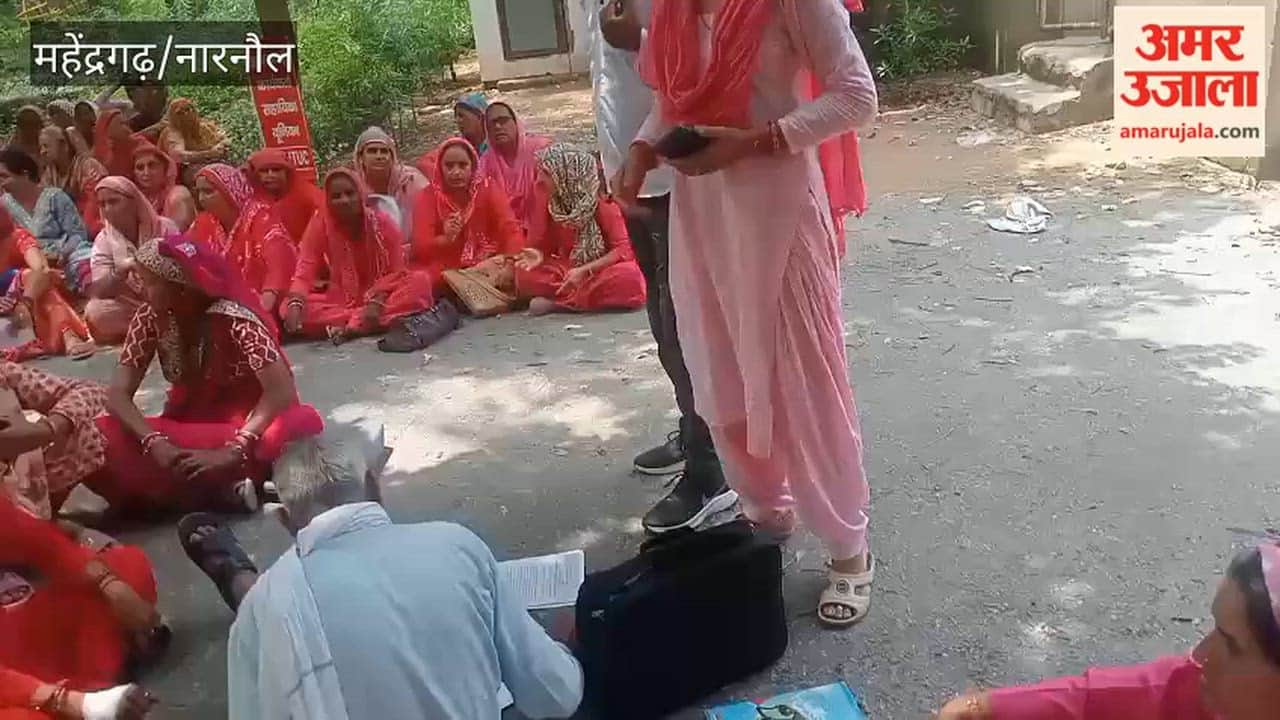 Anganwadi workers protest, demand payment for 975 personnel.