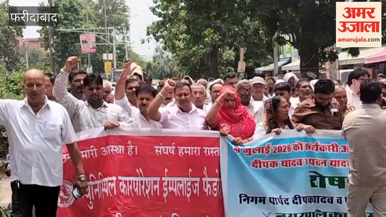 Municipal Corporation employees protest against Councilor Deepak Yadav
