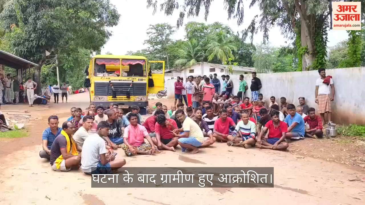 Jagdalpur; Tipper runs over 3-year-old child playing on the road; dies on the spot