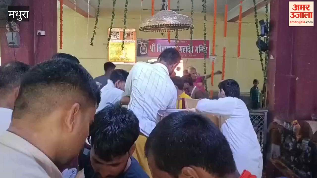 Crowd of devotees throng  Chintaharan Mahadev Temple in Mahavan during month of Sawan