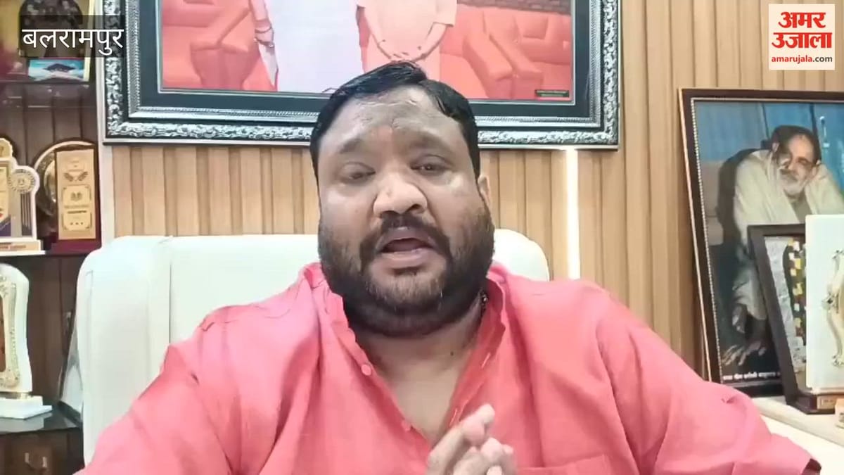 बलरामपुर: ई-नगर सेवा पोर्टल पर मोबाइल नंबर अपडेट कराने के लिए उमड़े लोग