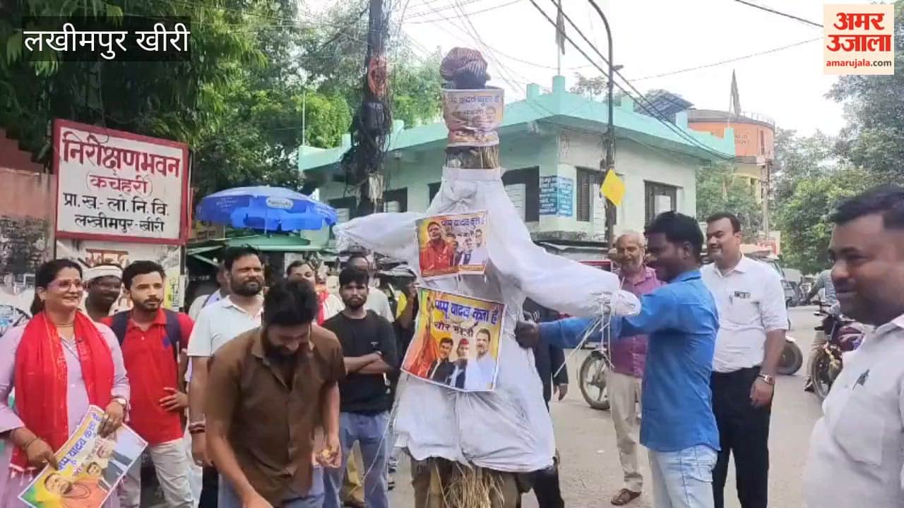 Hindu Mahasabha activists burn MP Pappu Yadav effigy demand action