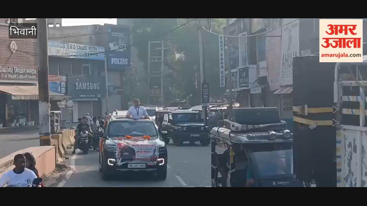 Commonwealth Games bronze medalist Seema Kaliraman welcomed upon her arrival in Bhiwani.