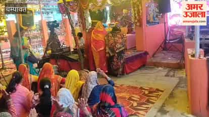 The recitation of Shrimad Bhagwat Katha organized at Goral Dev Temple in Gar continues in an atmosphere of faith and devotion.