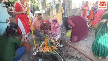 Worship rituals continued throughout the day, starting early in the morning, at the Shiva temples across the district on the Mondays of the month of Sawan.