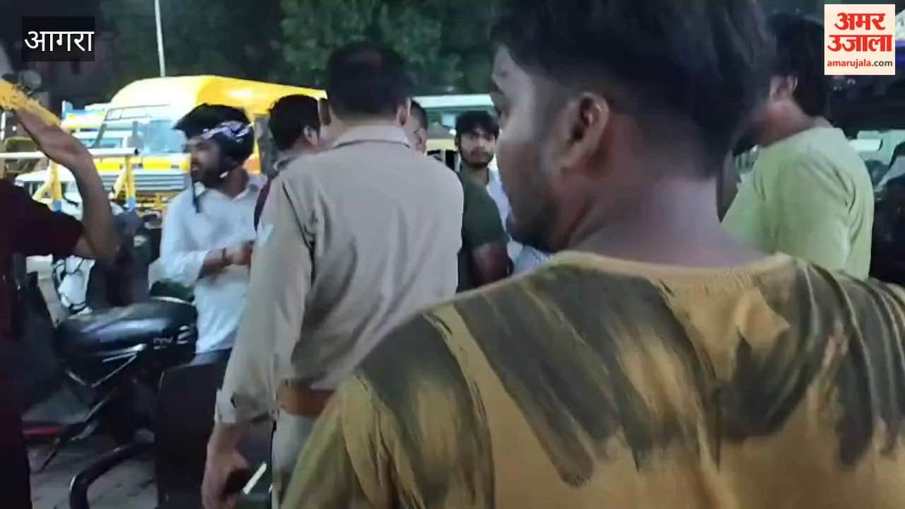 Three salesmen were beaten for not giving liquor in bottles; sabotage and stone pelting