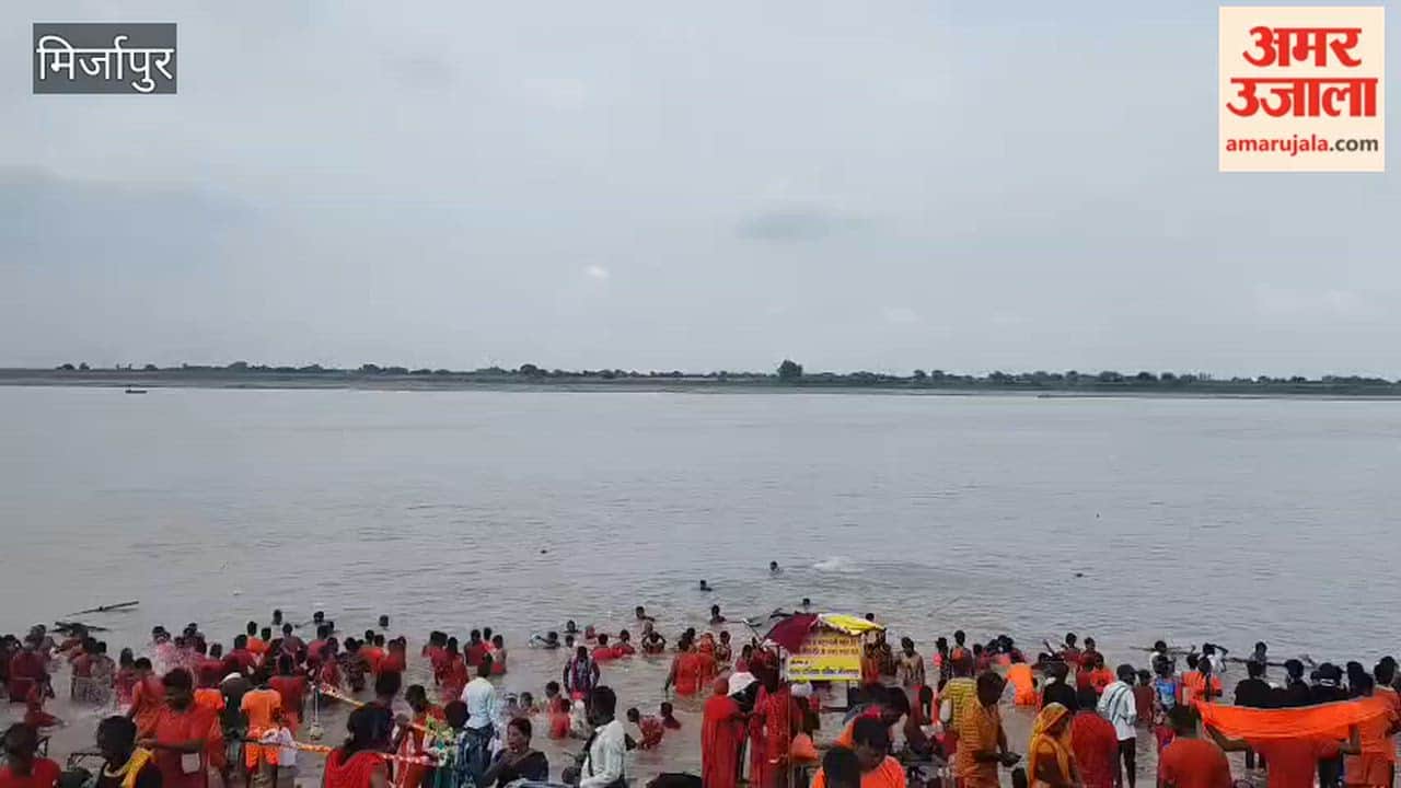 Kanwariyas cross barricades and enter the Ganges; questions raised over security arrangements