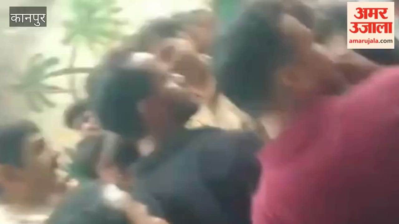 Kanpur: Youth killed after being hit by a loader; family blocks road with the body