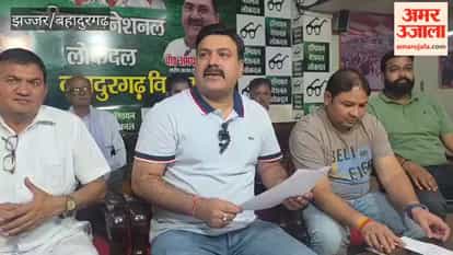 Allegation against Bahadurgarh Municipal Council Chairperson Saroj Rathi regarding the creation of two votes; INLD leader Kapoor Rathi demands legal action.