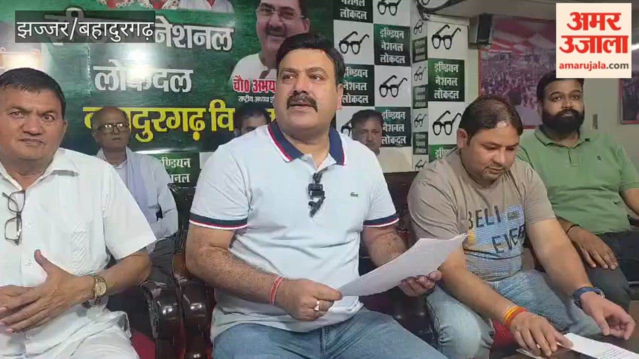 Allegation against Bahadurgarh Municipal Council Chairperson Saroj Rathi regarding the creation of two votes; INLD leader Kapoor Rathi demands legal action.