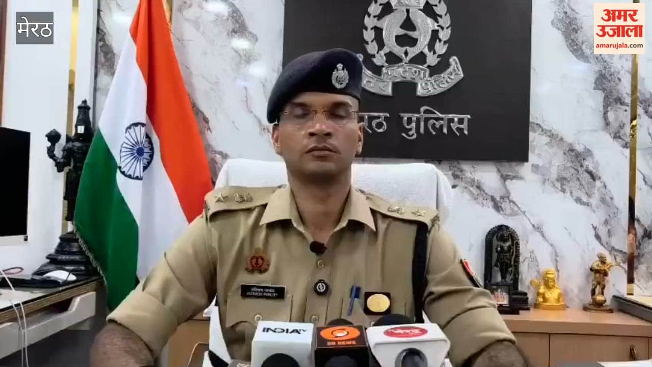 Meerut: Smuggler arrested with 21 country-made pistols and weapon-manufacturing tools.