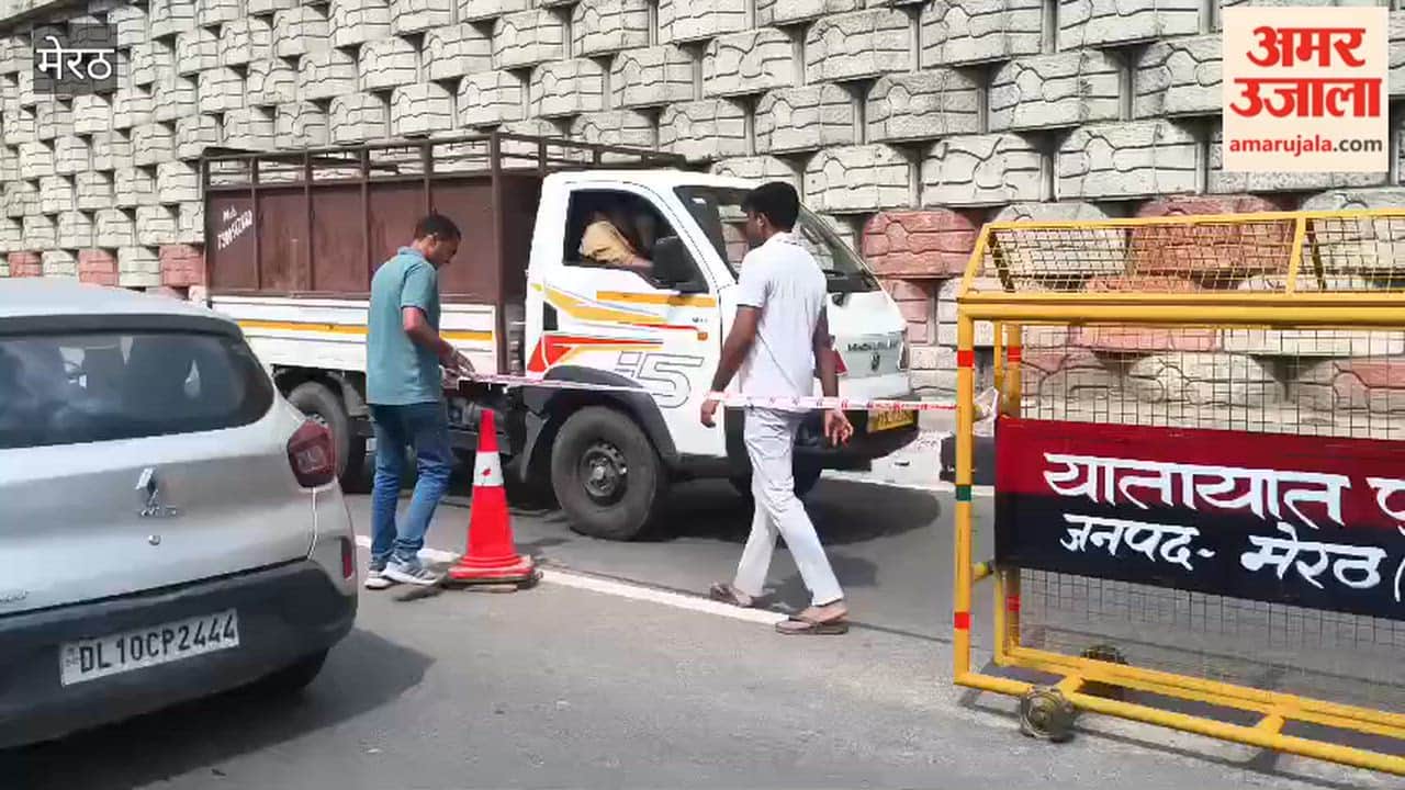 Meerut: Highway made one-way; road divided into two sections using barricades.