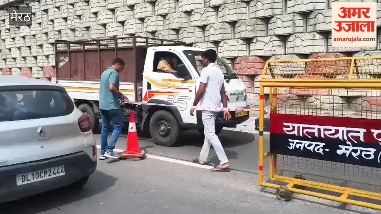 Meerut: Highway made one-way; road divided into two sections using barricades.